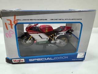 Maqueta Moto Ducati 1:18