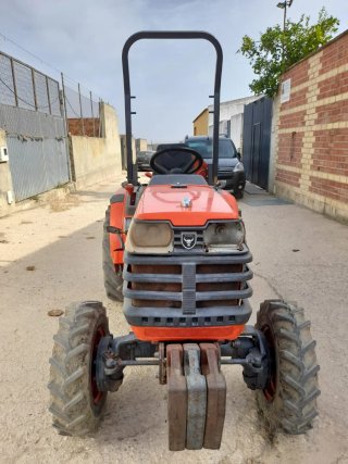 Tractor Kubota B2400