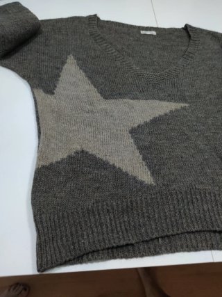 Jersey cuello pico detalle estrella T.U.