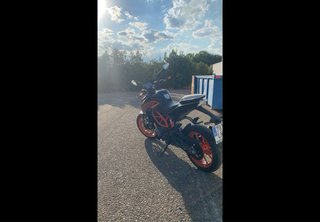 KTM Duke 125 Negra y Naranja