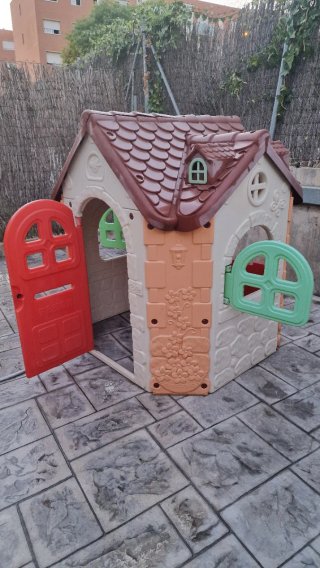 Casa de juegos infantil casi nueva