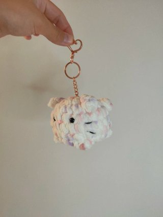 Colgante gatito crochet blanco y rosa
