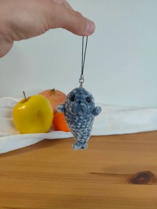 Colgante gatito crochet blanco y rosa