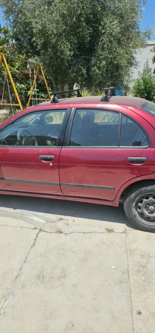 Nissan almera para piezas enciende