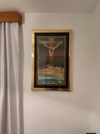 Lámpara de techo dorada y cristal