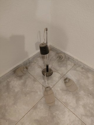Lámpara de techo dorada y cristal