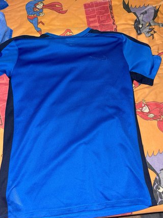 Camiseta deportiva Nike azul y negra