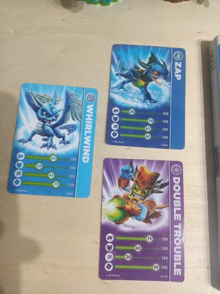 Juego Wii Skylanders Trap Team + 4 Figuras NUEVAS