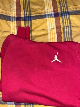 Sudadera Jordan roja con capucha