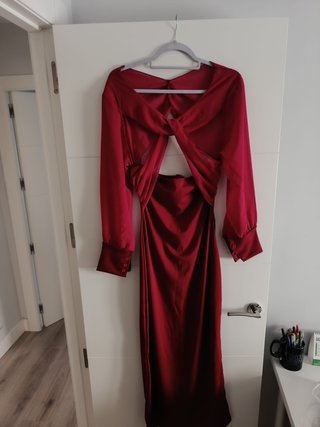 Vestido largo rojo satinado manga larga