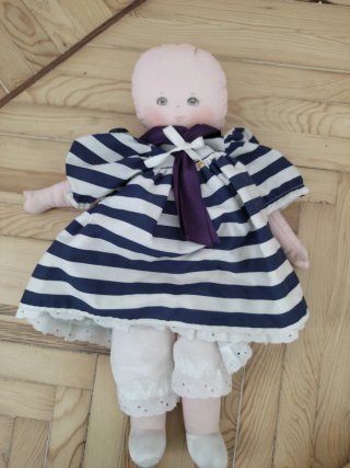 Muñeca de trapo a rayas