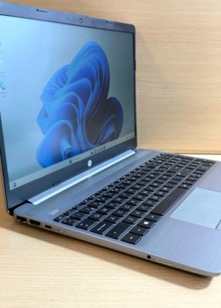 Portátil HP 250 G8 i3-11th / 8GB RAM / 256GB SSD