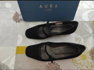 Zapatos tipo merceditas Aura by Lodi de ante negro