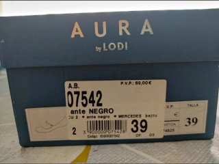 Zapatos tipo merceditas Aura by Lodi de ante negro