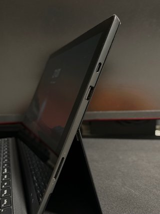 Microsoft Surface Pro 7 con teclado magnetico
