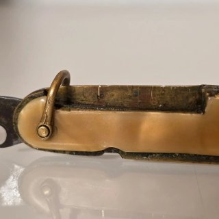 Navaja antigua con mango de hueso