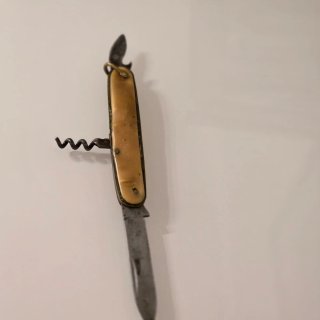 Navaja antigua con mango de hueso