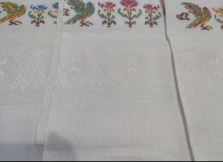 Asciugamani in lino ricamati