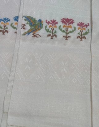 Asciugamani in lino ricamati