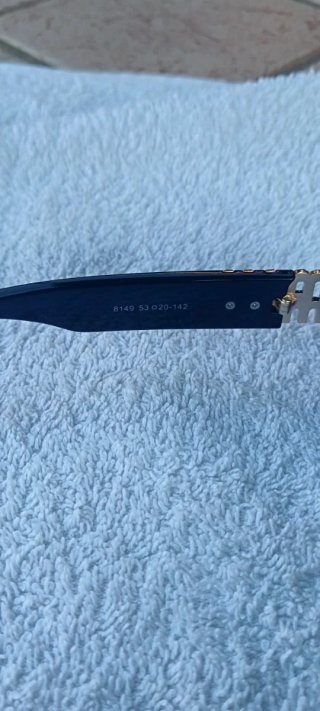 Occhiali da sole Miu Miu neri logo dorato