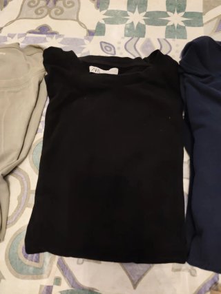 Lote de camisetas variadas de diferentes marcas
