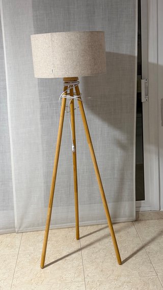 Lámpara Trípode Madera Tomons Beige