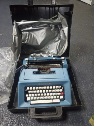 Máquina de escribir Olivetti Studio 46 Azul