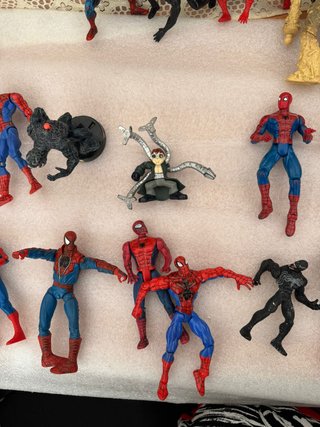 lote 19 de spiderman miden 16 cm , 13 cm, se vend