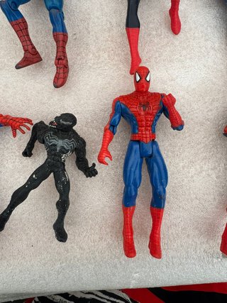 lote 19 de spiderman miden 16 cm , 13 cm, se vend