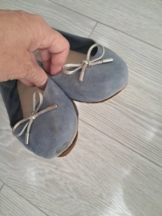 Bailarinas azules con lazo plateado.Muy usadas