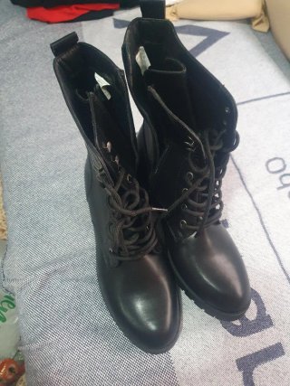 Botas negras altas cordones tacón pequeño