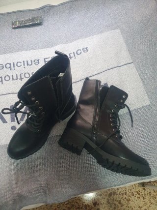 Botas negras altas cordones tacón pequeño