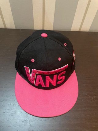 Gorra Vans Plana Negra y Rosa