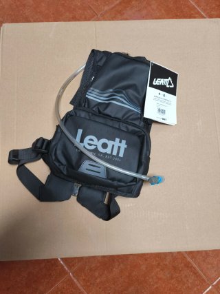 Mochila de hidratación Leatt