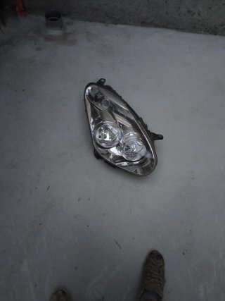 Faro Fiat Doblo 2012
