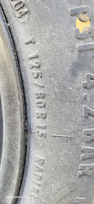 Rueda de repuesto 15 con 4 tornillos nueva.