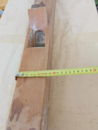 Cepillo de carpintero antiguo de madera