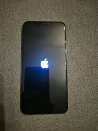 iPhone XS con accesorios