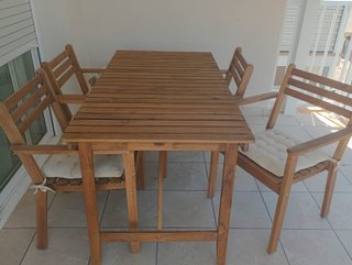 Mesa y 4 sillas madera con cojines GRATUITOS