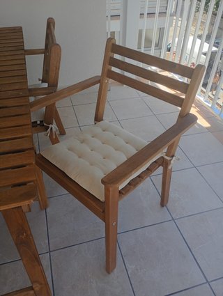 Mesa y 4 sillas madera con cojines GRATUITOS