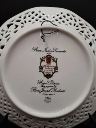 Plato de porcelana calada con rosas