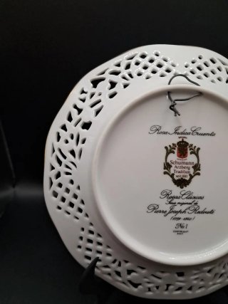 Plato de porcelana calada con rosas
