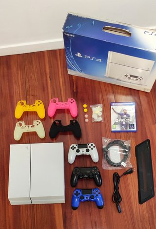 Consola PS4 + Accesorios