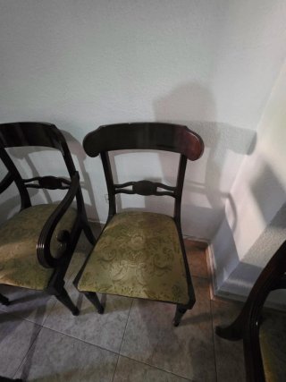 Mesa de comedor y 4 sillas