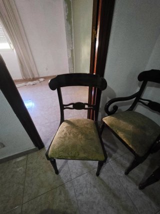 Mesa de comedor y 4 sillas