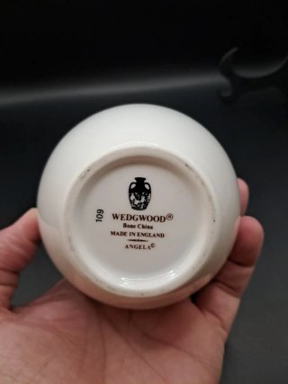 Tibor Wedgwood porcelana inglesa floral