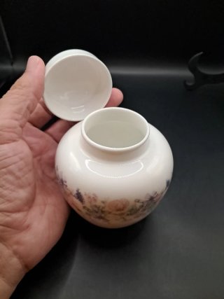 Tibor Wedgwood porcelana inglesa floral