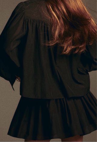 Blusa H&M negra con encaje