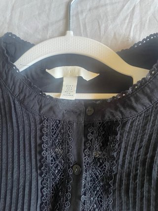 Blusa H&M negra con encaje