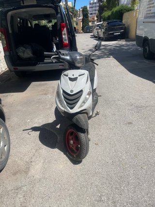 Vendo solo guardabarros y frontal rotos zip agua